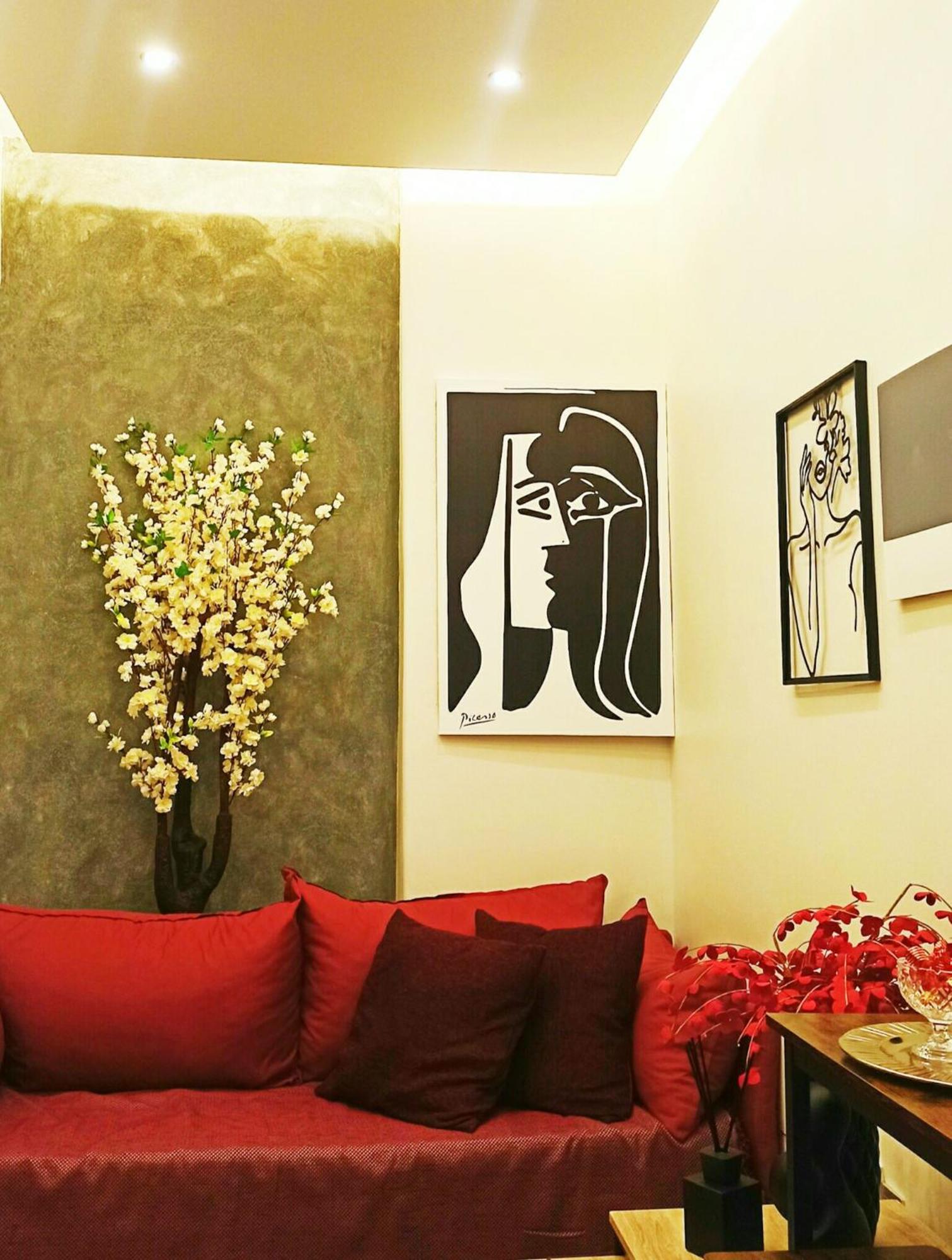 In -iris Apartment
