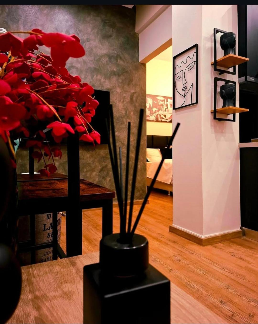 In -iris Apartment *